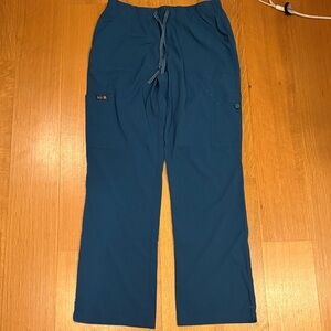 Women’s cargo scrub pants